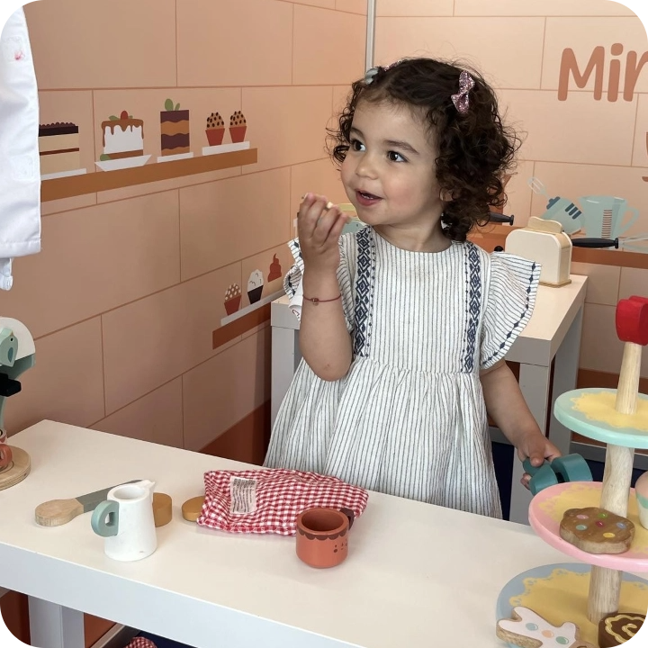 Enfants jouant ensemble à Miniville Signal de Bougy